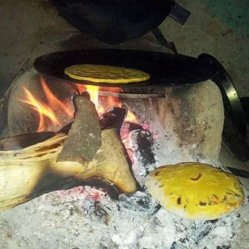 See How People in Himachal prepare their dinner..! Corn Roti..! Healthy and rich source of energy