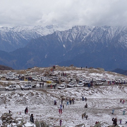 Parking lot of rohtang pass