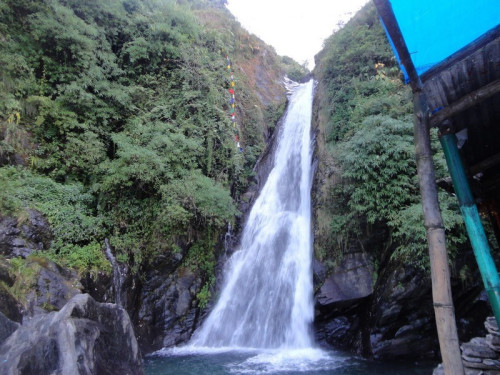 At a distance of 3 km from McLeod Ganj & 7 km from Dharamshala, Bhagsunag Falls, also known as Bhagsu Falls, is an beautiful waterfall situated at Bhagsu village behind Bhagsunath Temple near McLeod Ganj in Kangra district of Himachal Pradesh.