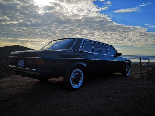 BLUE-SUNSET-LIMOUSINE-CENTRAL-AMERICA8a7eb21b300b4165.jpg
