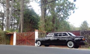 CENTRAL-AMERICA-COUNTRY-ESTATE.-MERCEDES-300D-LIMOUSINE.-3-300x18055a86a8fefc75226.jpg