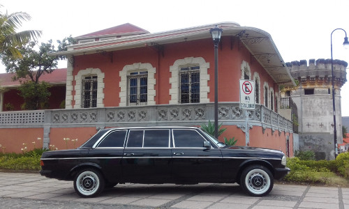 CLASSIC-MANSION-SAN-JOSE-CENTRAL-AMERICA-LIMO-LWB-LANG5fecf61c2f2245b5.jpg