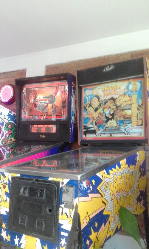 COSTA-RICA-2-PINBALL-MACHINES-AND-CENTIPEDE-ARCADEd8ee0daa5940bd8e.jpg