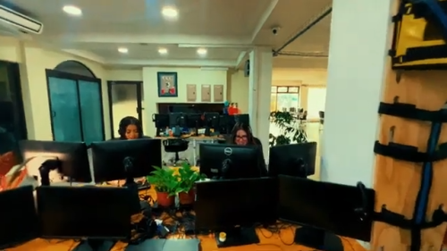 Costa-Ricas-Call-Center-Rap-Freestyle-breakdance-video-commercial.-2b0adca606ab11c44.png