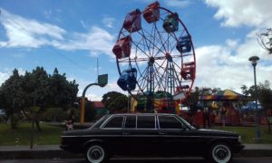 FERRIS-WHEEL-COSTA-RICA.-MERCEDES-W123-300D-FUN-PARK-TOURS591eb4341a4e32c2.jpg