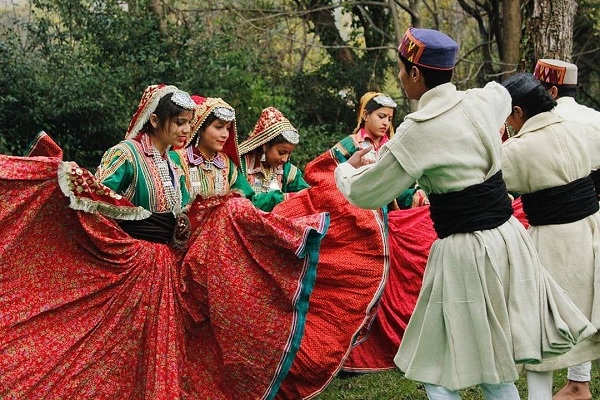 Traditional Outfits Says All About Himachal Pradesh's Customs