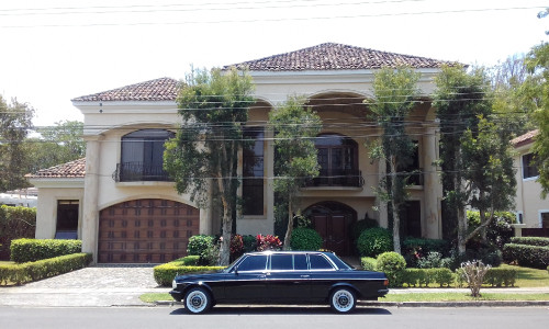 LARGE-MANSION-AND-LIMO-COST-RICAd2c13b3dde793e01.jpg