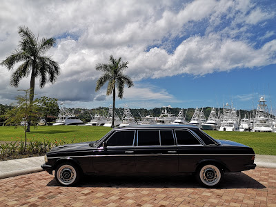 LOS-SUENOS-YACHT-COSTA-RICA.-MERCEDES-LIMO-W123-TRANSPORTATIONb99a57d38fb8aff0.jpg