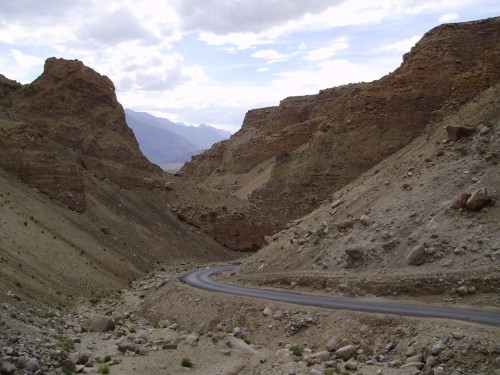 LadakhRoad2c810.jpg