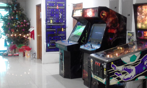 MERRY-CHRISTMAS-CALL-CENTER-GAME-ROOM-PINBALL87f204b6751c8657.jpg