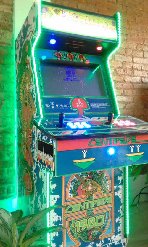 OUTSOURCING-COSTA-RICA-ARCADE-CENTIPEDE-GAME-MACHINEa51fcfafac82434e.jpg
