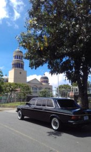 Parroquia-de-la-Santisima-Trinidad-en-Barrio-Mexico.-COSTA-RICA-MERCEDES-LIMOUSINE-SERVICE-FOR-WEDDINGS-1-300x1808f80718081936433.jpg