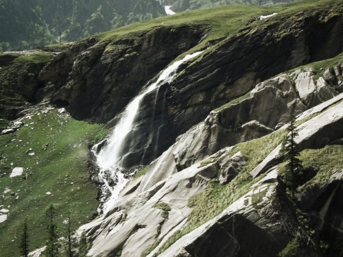 Rozy_Falls_Manali_1269959410.jpg