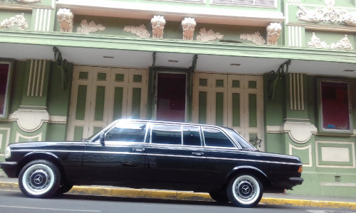 THE-FAMOUS-Teatro-Variedades-COSTA-RICA-LIMOUSINE-MERCEDES-LWB-LANG637d8b0f08f2b7c9.jpg