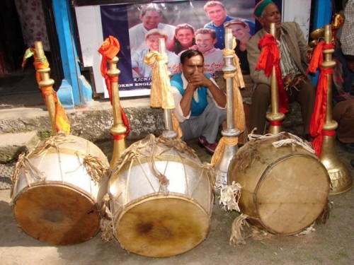 The traditional musical instruments of Himachal. Himachal Pradesh folk music features a wide variety of #drums, including nagarth, dhol, dolki and hudak
