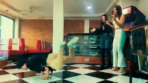 Yeik-Lawson-Rodriguez-Costa-Ricas-Call-Center-Rap-Breakdancing-commerical-8f1ec0e3db1d31154.png