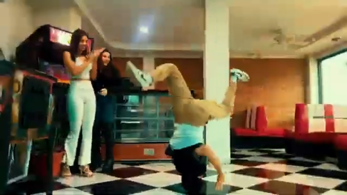 Yeik-Lawson-Rodriguez-Costa-Ricas-Call-Center-Rap-Breakdancing-commerical-94af1b84fed2dbe9d.png