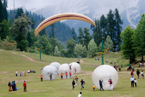 Zorbing-in-Manali50c079dc8b1d3322.jpg