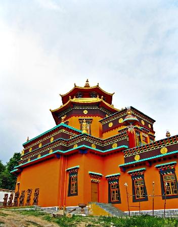 kangra-colourful-tibetan576f2.jpg